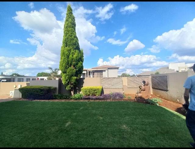 5 BEDROOM HOUSE FOR SALE IN RASLOUW
